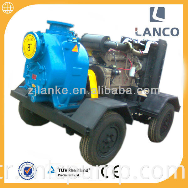 çeltik alanında Lanco marka kendinden emişli sulama suyu pompası